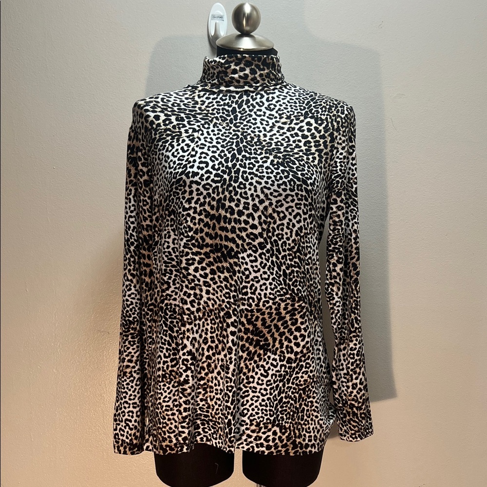 Adrienne Vittadini Black and White Animal Print Long Sleeve Top